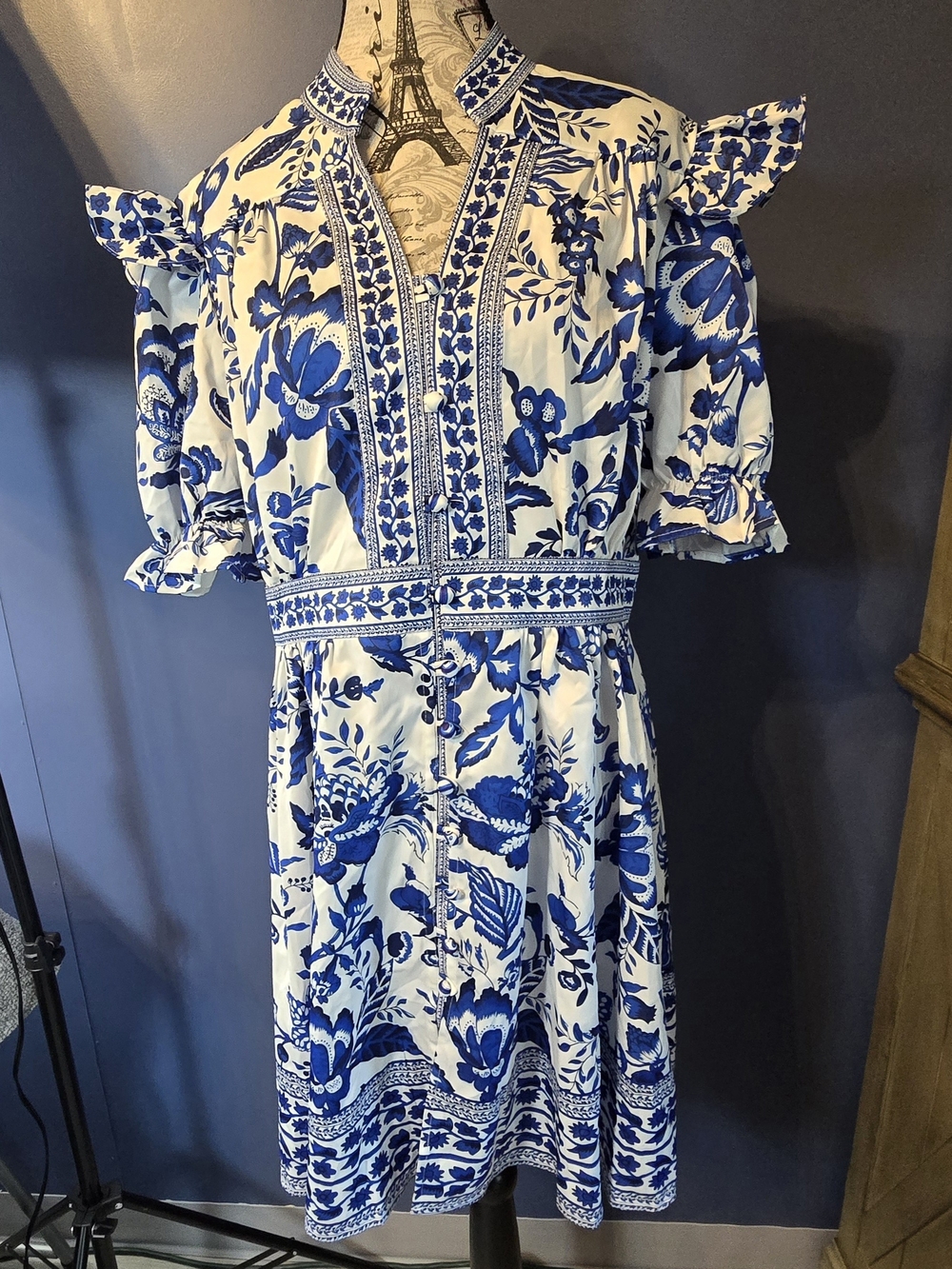 Lai Meng Five Cats Blue White Toile Floral Midi Dress Womens L Puff Sleeve NWT